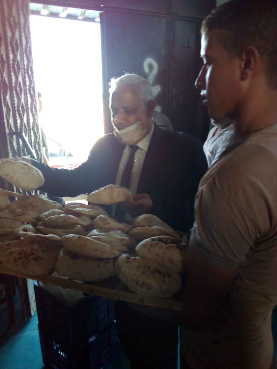 مديريات التموين: غرف العمليات تتابع سير عمل المخابز وتوافر الوقود بالمحطات والسلع بالاسواق