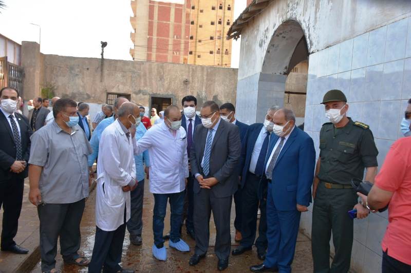 محافظ الشرقية يتفقد مجزر منيا القمح ويُتابع أعمال ذبح الأضاحي للمواطنين بالمجان