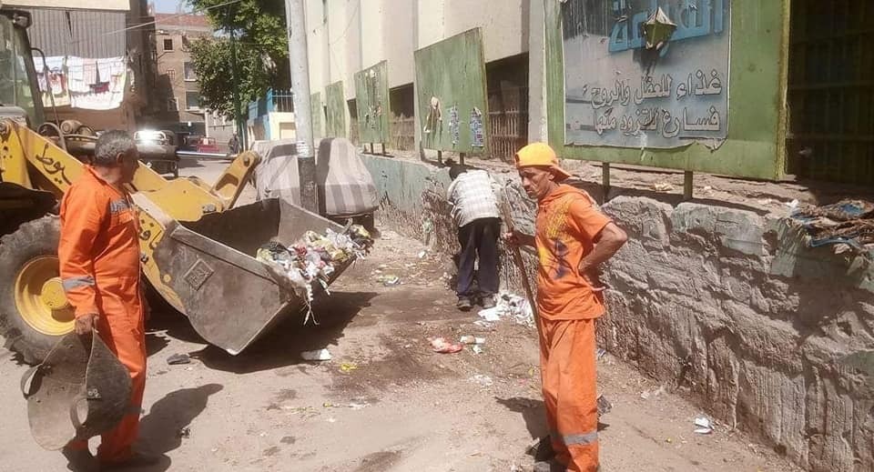 محافظ أسيوط يوجه باستمرار وتكثيف حملات النظافة ورفع المخلفات خلال أيام عيد الأضحى