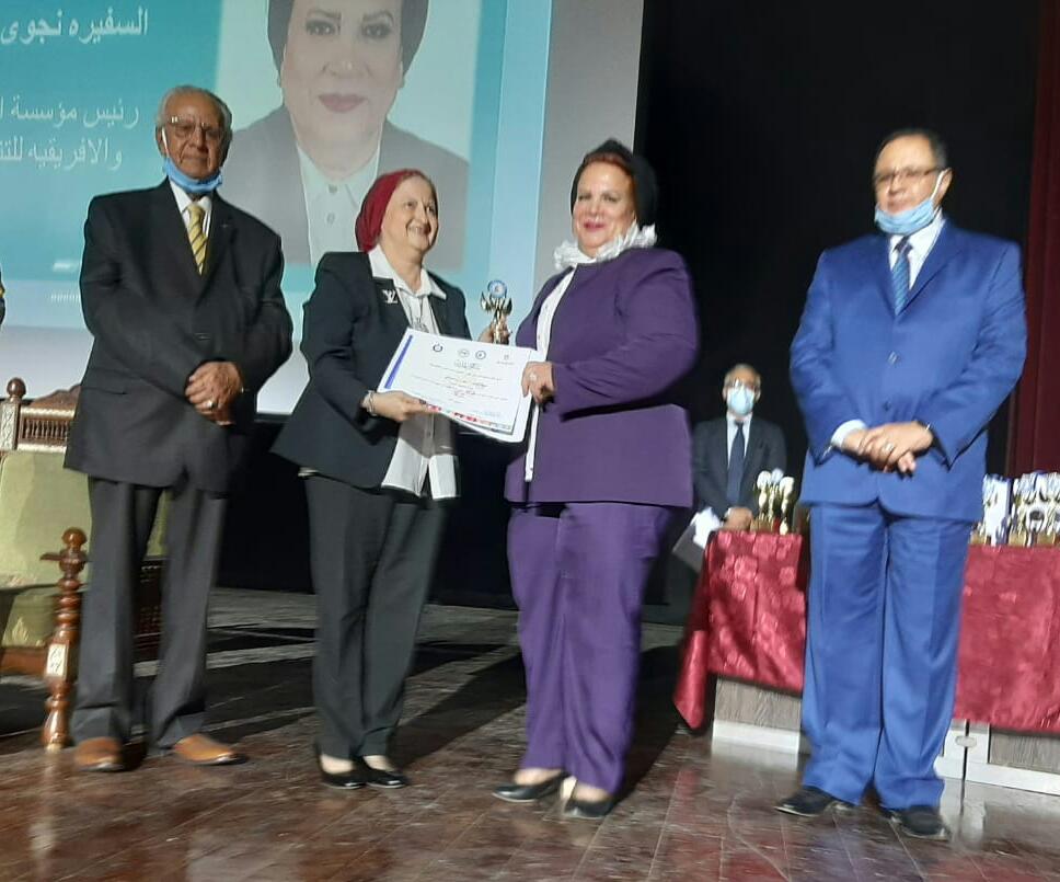 المؤتمر الثانى للجنة الوطنية للمرأة في العلوم يكرم الدكتورة "نجوى إبراهيم"