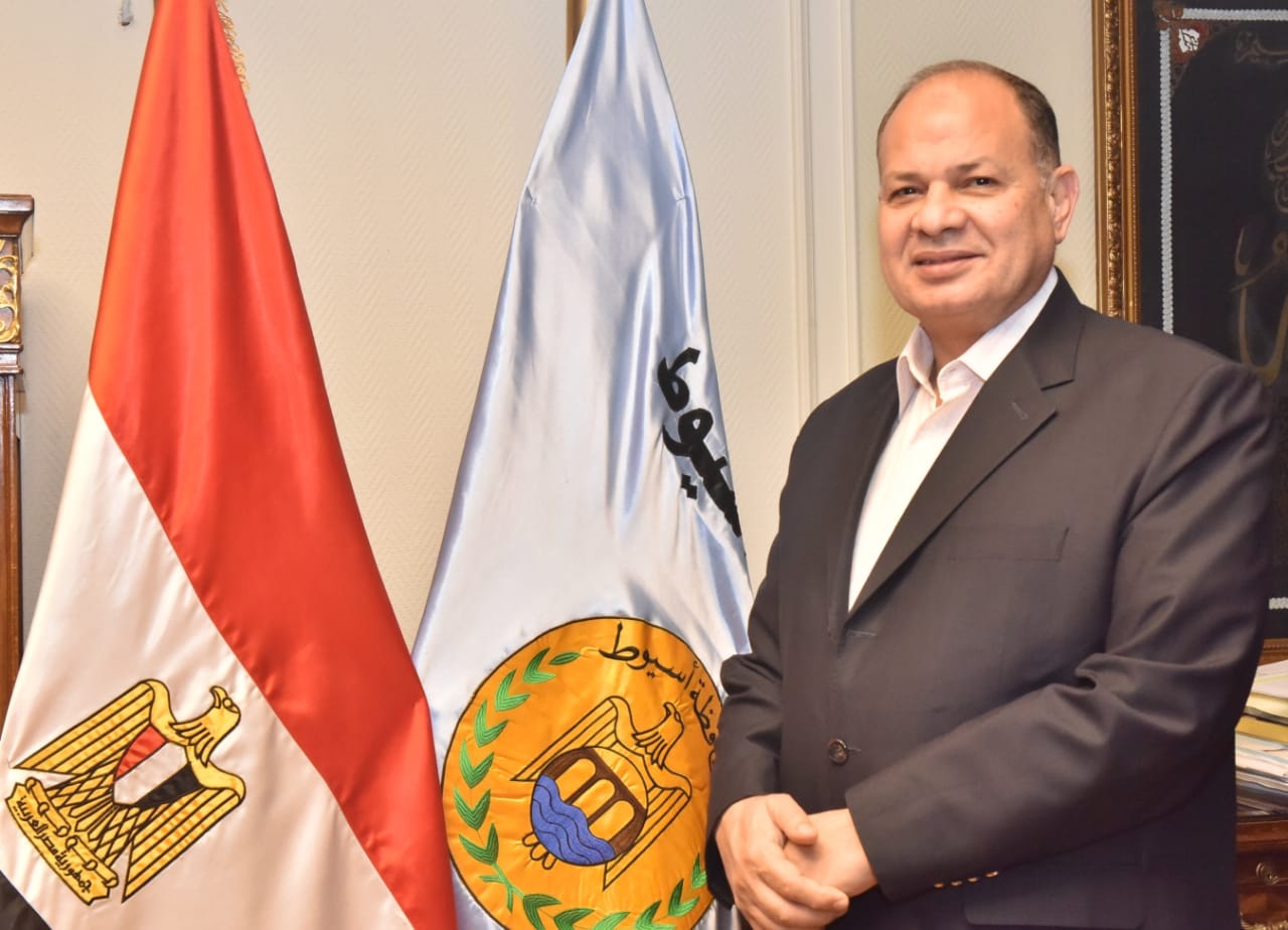 محافظ أسيوط : دعم الفلاحين وصغار المزاعين وتعظيم الاستفادة من المحاصيل الزراعية وانشاء مجمع صناعى لمنتجات الرمان على رأس الاولويات
