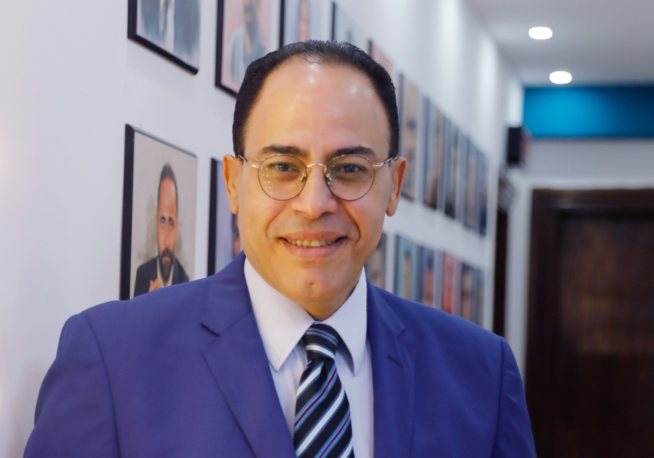 شريف عارف يلتقي مع جمهور معرض بورسعيد للكتاب اليوم