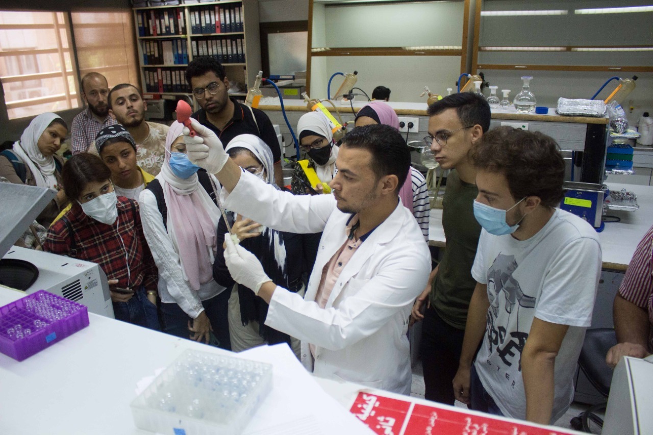 المركزي لمتبقيات المبيدات يختتم تدريب لطلاب جامعات زويل وهليوبوليس وعين شمس
