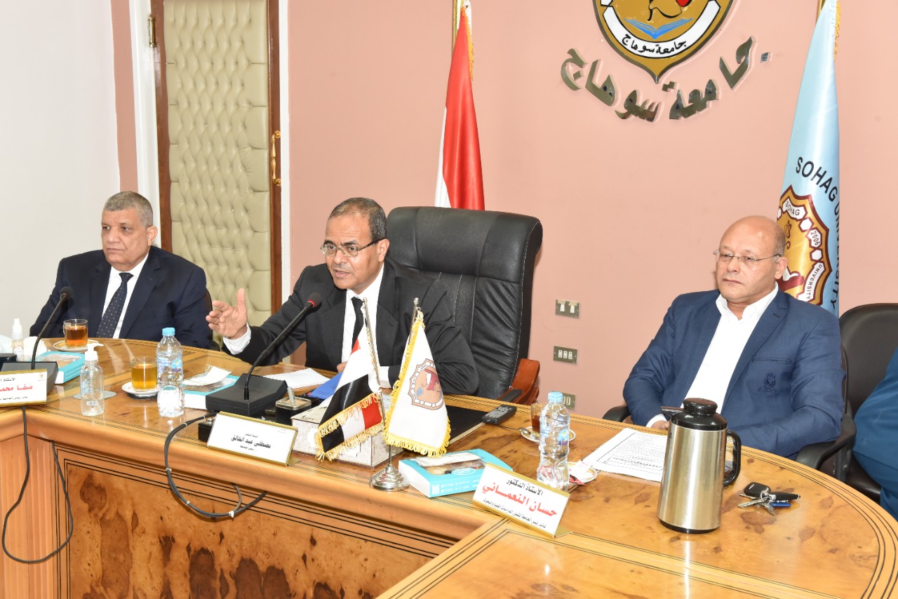 مجلس جامعة سوهاج يستكمل انتخاب اعضاء لجنة اختيار عميد طب