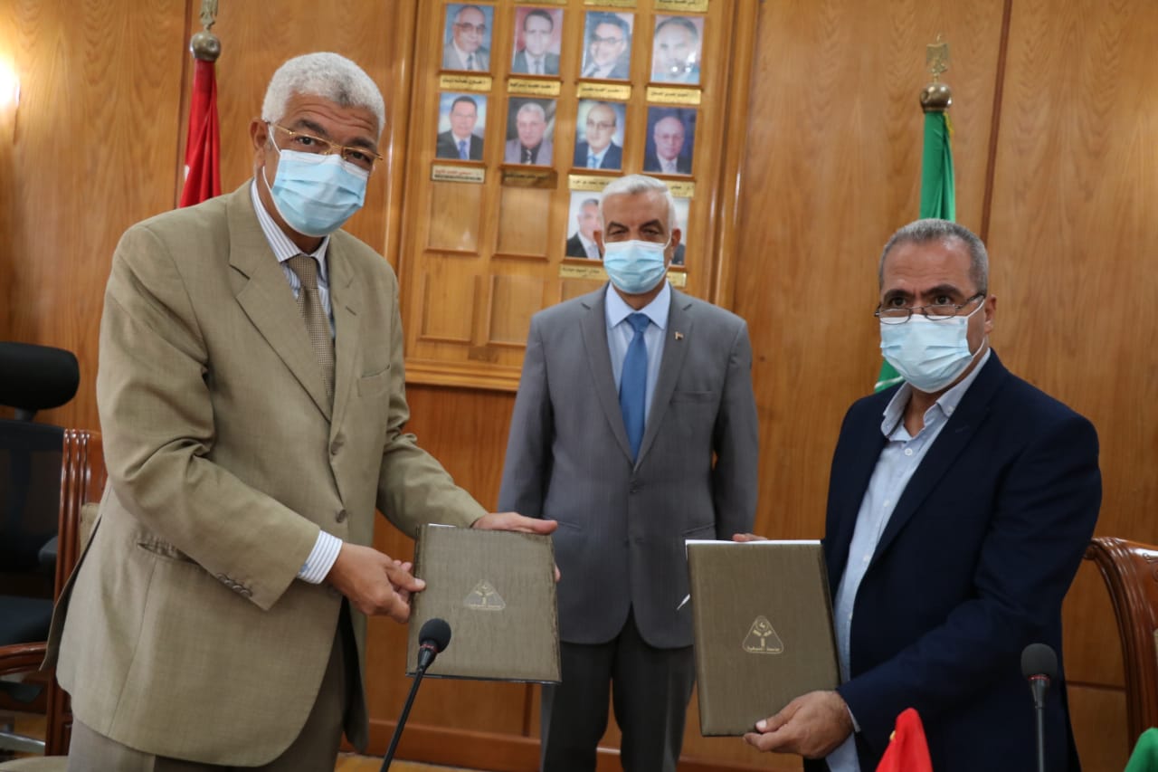 مبارك يشهد توقيع بروتوكول تعاون بين مركز الجامعة للتطوير المهنى وشركة ايجيبت فودز
