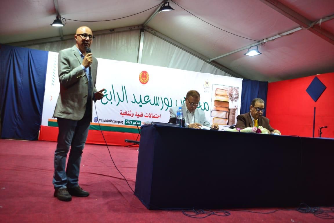 معرض بورسعيد للكتاب يحتفى بمسعد خضير فنان الخط العربي