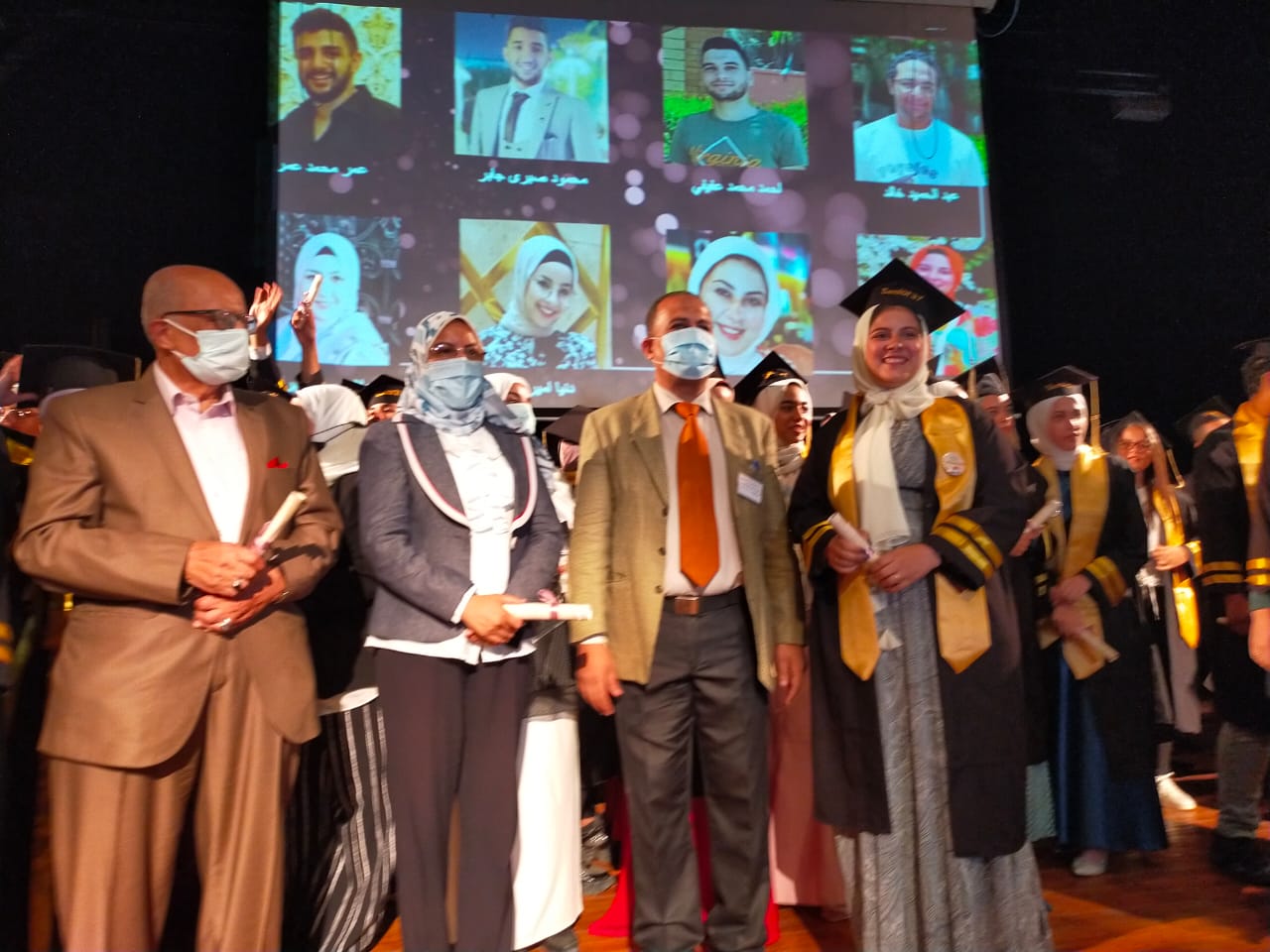 احتفالية خريجي قسم الفيزياء بكلية التربية- جامعة عين شمس 2020-2021 دفعة 2020-2021