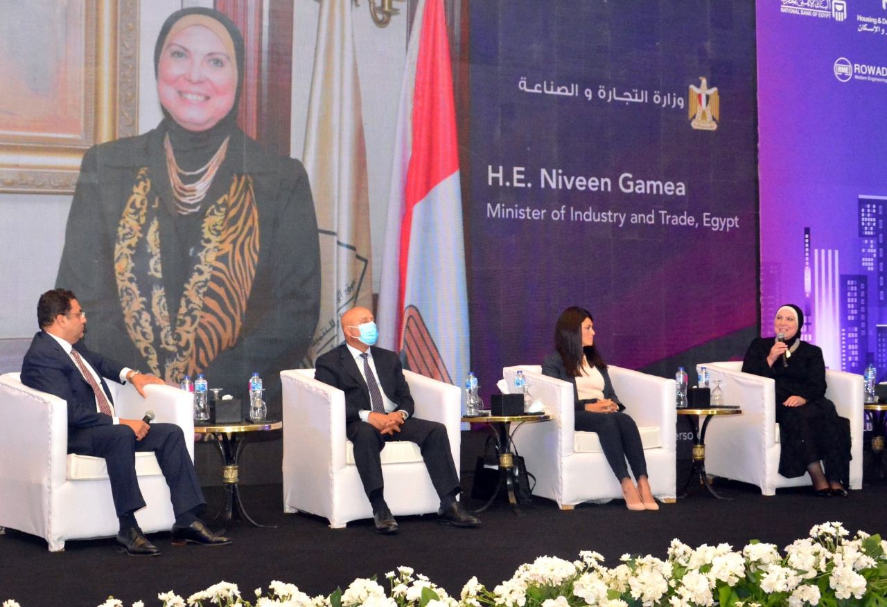 نيفين جامع: دور رئيسي للقطاع الصناعي في تنفيذ المشروعات القومية الكبرى وتوفير فرص عمل امام الشباب