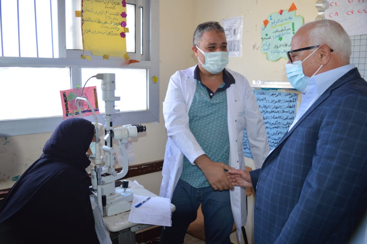 محافظ بورسعيد يشهد انطلاق قافلة طبية بمنطقة «الجزر المراحات» ببحر البقر