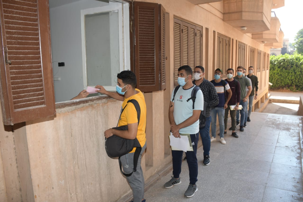 مدن جامعة القاهرة تواصل تسكين الطلاب وسط إجراءات احترازية للوقاية من فيروس كورونا