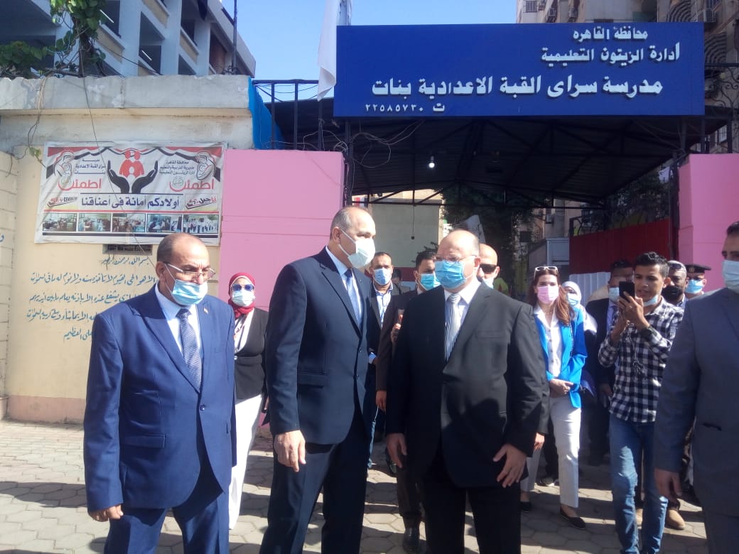 محافظ القاهرة يتفقد مدرستى سراي القبة الاعدادية بنات ونوبار الاعدادية بنات بعابدين لمتابعة سير العملية التعليمية