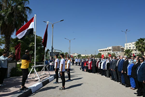 جامعة الفيوم تبدأ العام الجامعي الجديد بتحية العلم وعزف النشيد الوطني