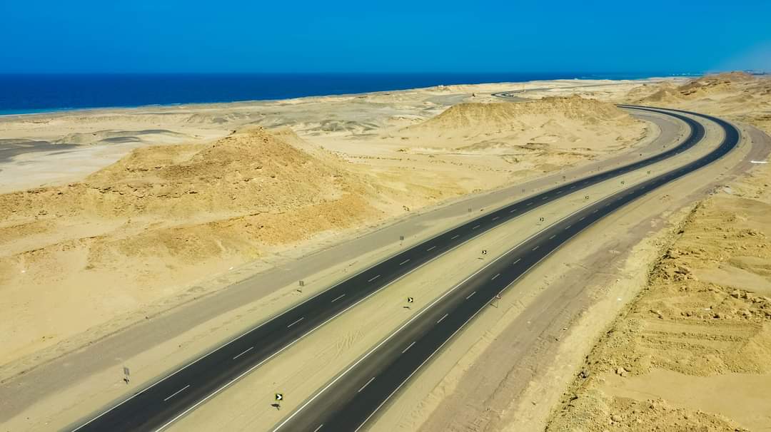 وزير النقل : الانتهاء من تنفيذ مشروع إزدواج طريق ساحل البحر الأحمر سفاجا/ القصير / مرسى علم بطول 200 كم