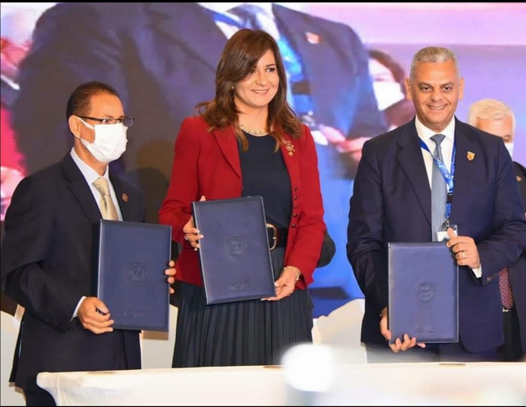 وزيرة الهجرة تعلن تفاصيل إصدار أول وثيقة تأمين للمصريين العاملين والمقيمين بالخارج