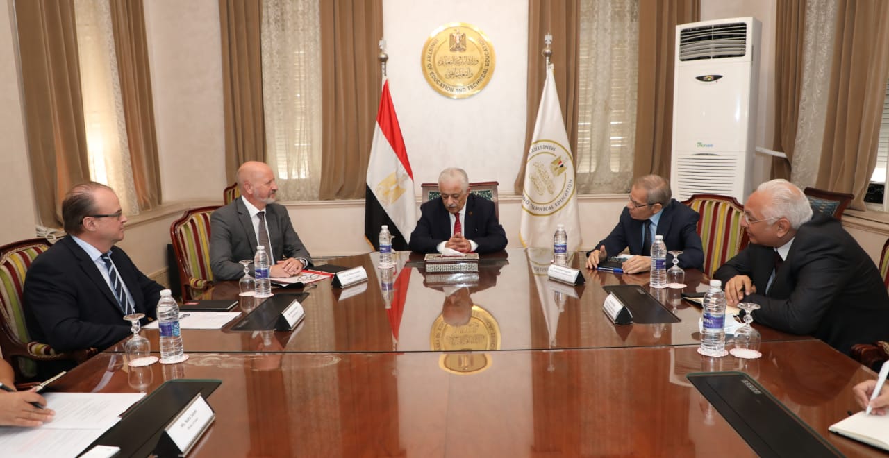 وزير التربية والتعليم يلتقي سفير فنلندا بالقاهرة لبحث سبل التعاون في مجال تطوير التعليم العام والفنى