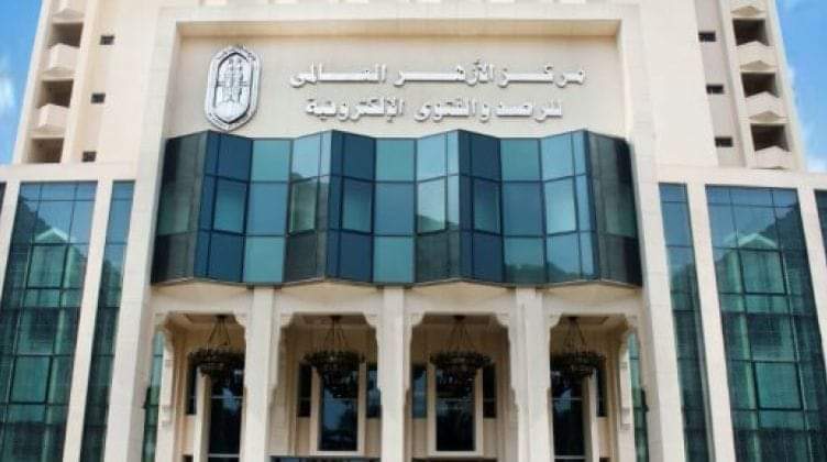 لتحقيق مع معلمة أمريكية بعد نزعها حجاب إحدى الطالبات المسلمات بالقوة .. ومرصد الأزهر يحذر من التهاون مع جرائم الكراهية المنتشرة في الغرب