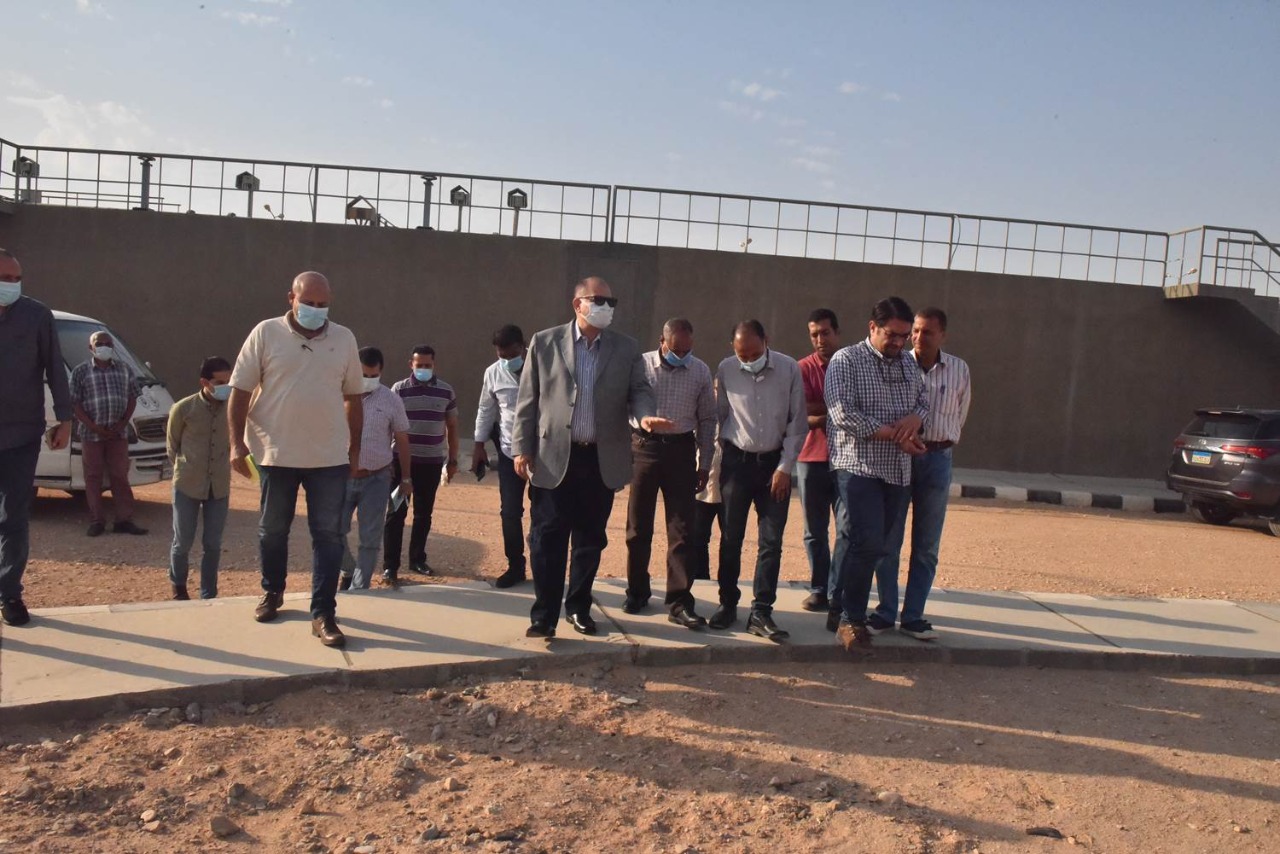 محافظ اسيوط يتفقد محطة صرف صحي ابنوب والفتح تمهيدًا للتشغيل التجريبي للمشروع
