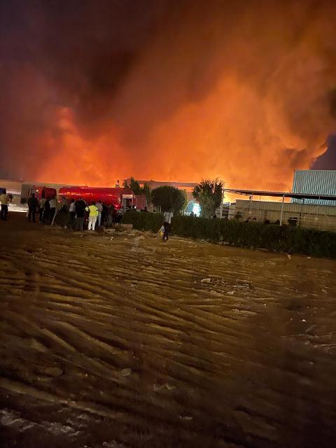 السيطرة على حريق مصنع الأدوات المنزلية بالعاشر من رمضان