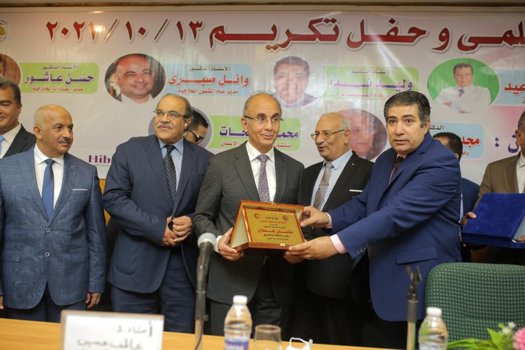 رئيس جامعة الزقازيق يشهد فعاليات اليوم العلمى لقسم الأسنان بمستشفيات جامعة الزقازيق وحفل تكريم ممن بلغوا السن القانونية للمعاش
