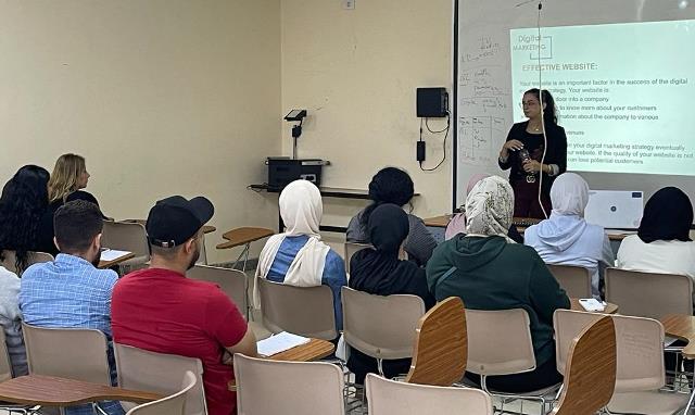 كلية الإدارة فى جامعة بدر تبدأ تدريب الطلاب على برامج "التسويق الإلكترونى