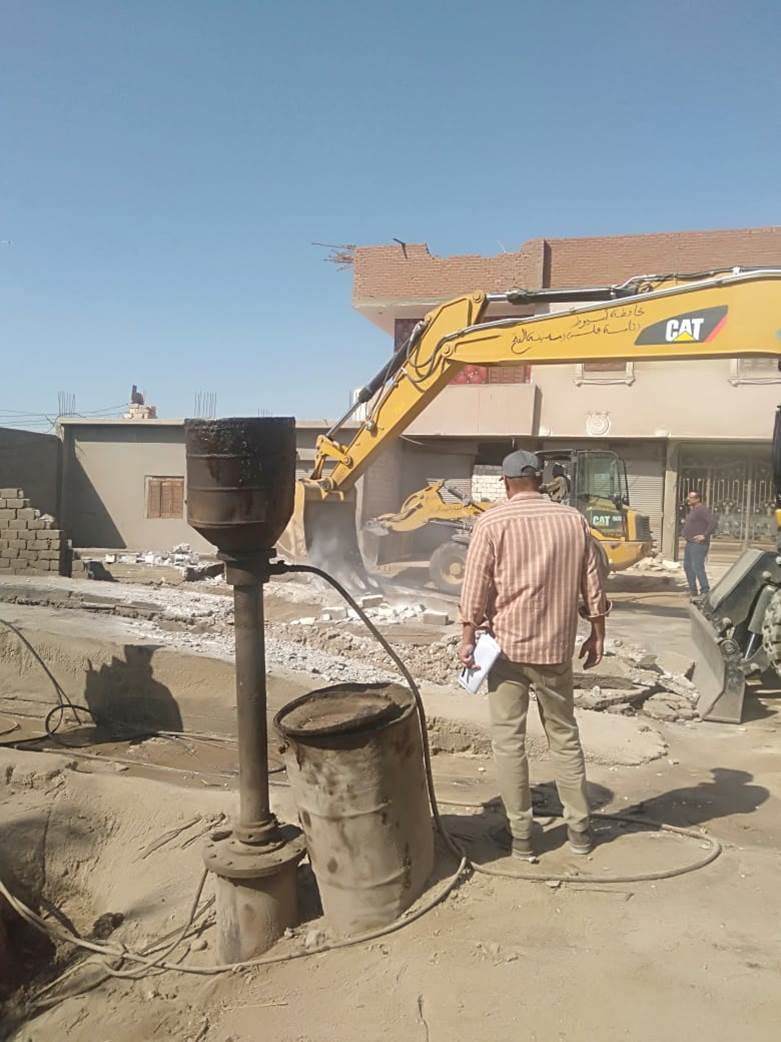 محافظ أسيوط: إزالة 34 حالة تعدي على أراضي أملاك دولة بالفتح تابعة للطرق والكباري وجهاز مدينة أسيوط الجديدة