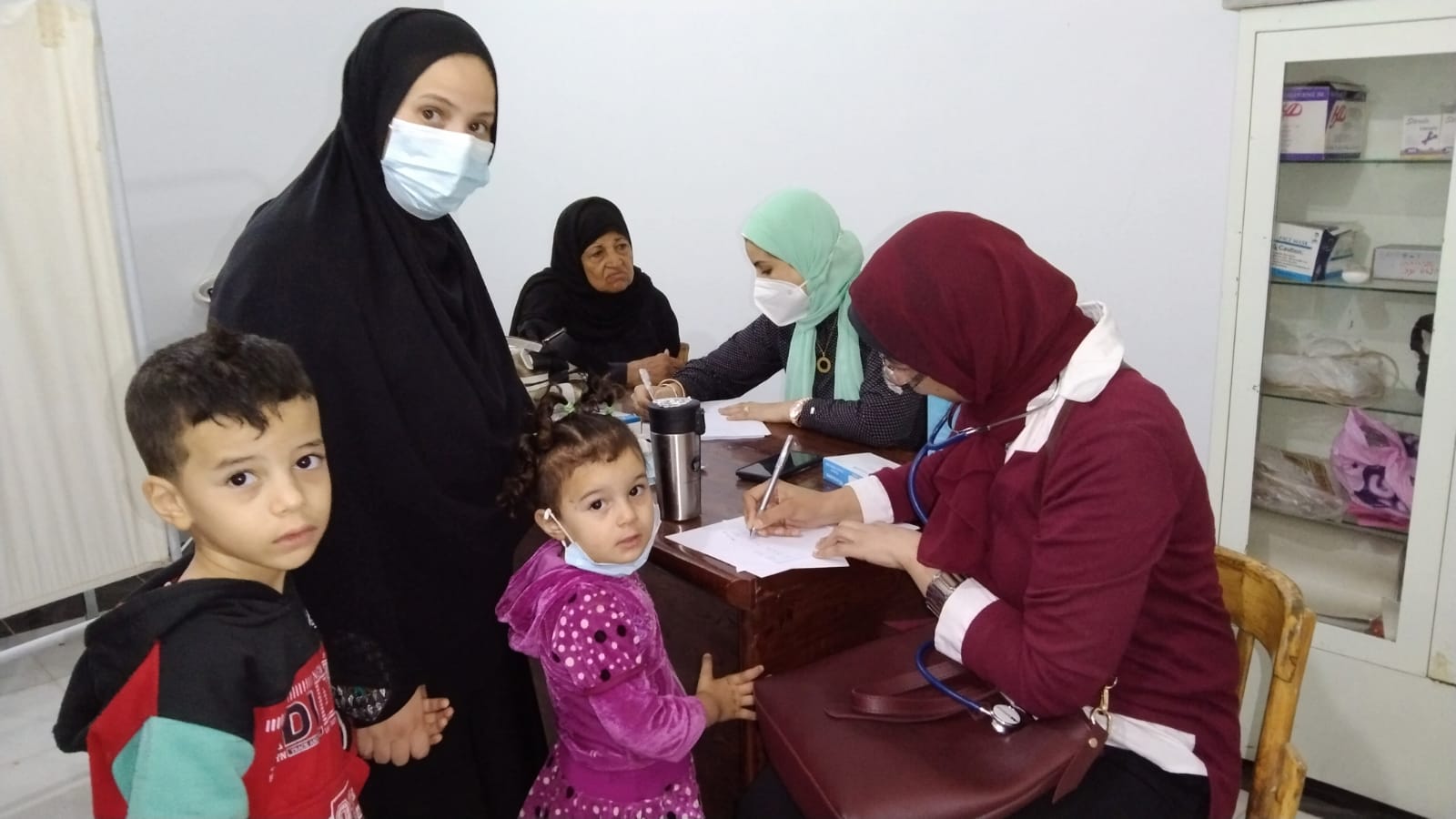 جامعة أسوان تنظم قافلتين طبيتين لاهالي الشلال وعزب كيما ضمن مبادرة الرئيس السيسي 100مليون صحة