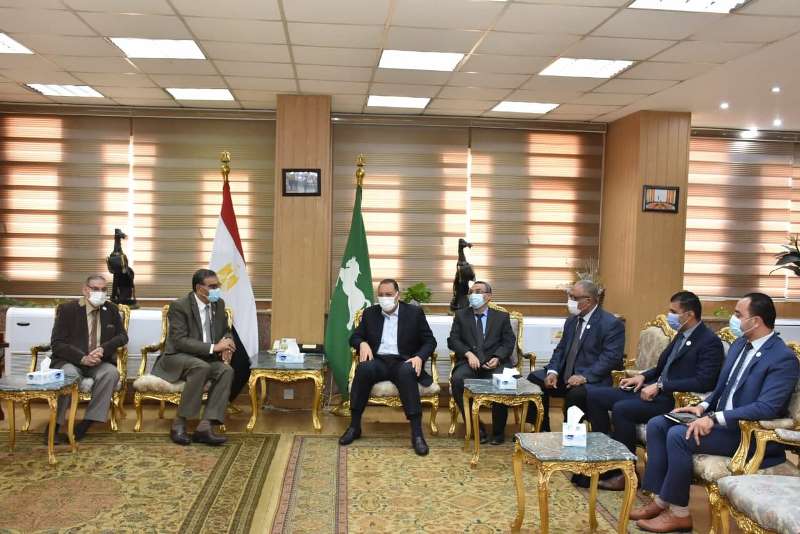 محافظ الشرقية يلتقي مدير المشروعات التربوية بمؤسسة البحث العلمي بمصر وشمال أفريقيا
