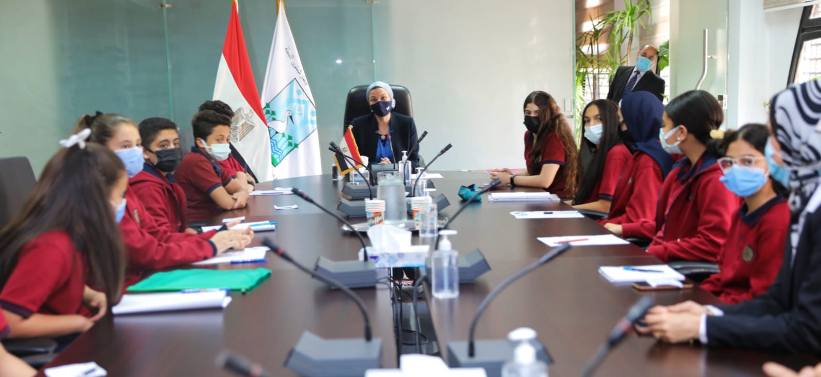 وزيرة البيئة تستقبل وفد من طلاب مدرسة النيل للعبور لتشجيع جهودهم فى نشر الوعى البيئى بين أقرانهم