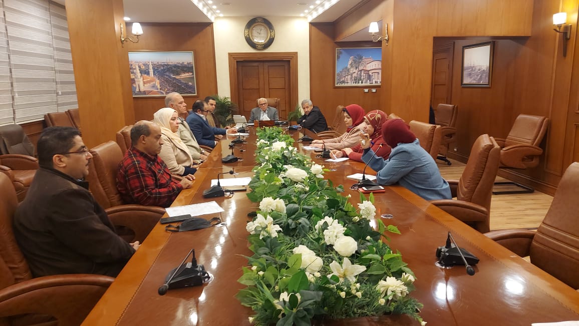 محافظ بورسعيد يشدد على الإسراع فى معدلات أعمال مشروعات تطوير ورفع كفاءة الطرق بنطاق المحافظة