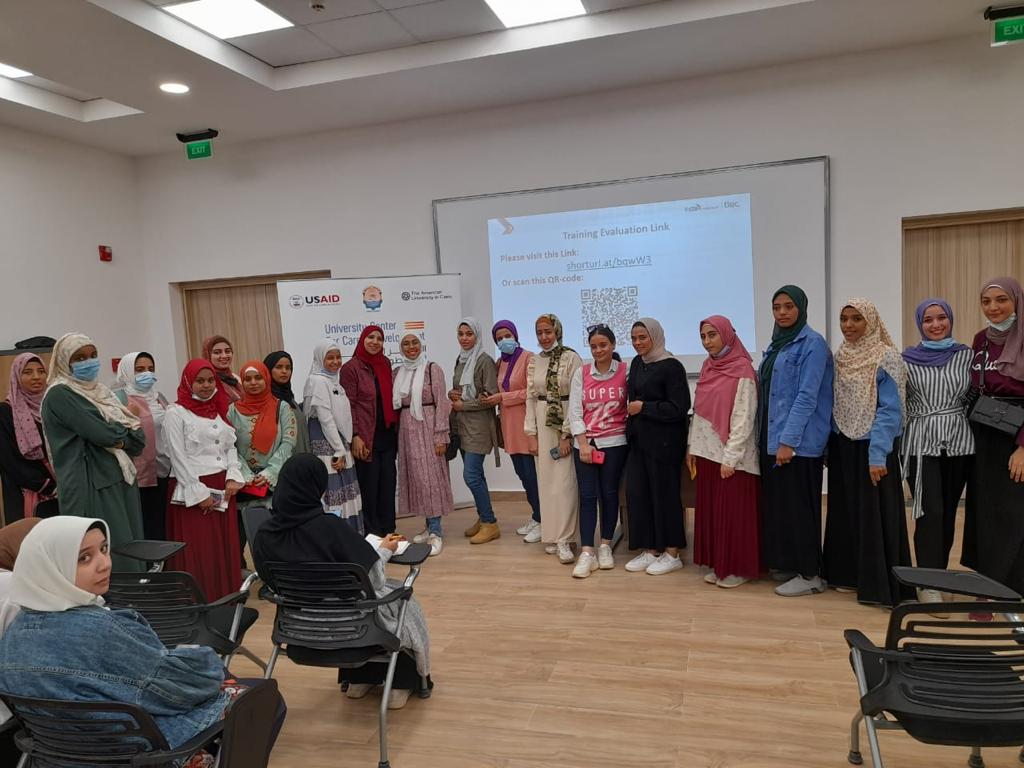 جامعة اسوان المركز الجامعي للتطوير المهني يحتفل بأسبوع ريادة الأعمال العالمى