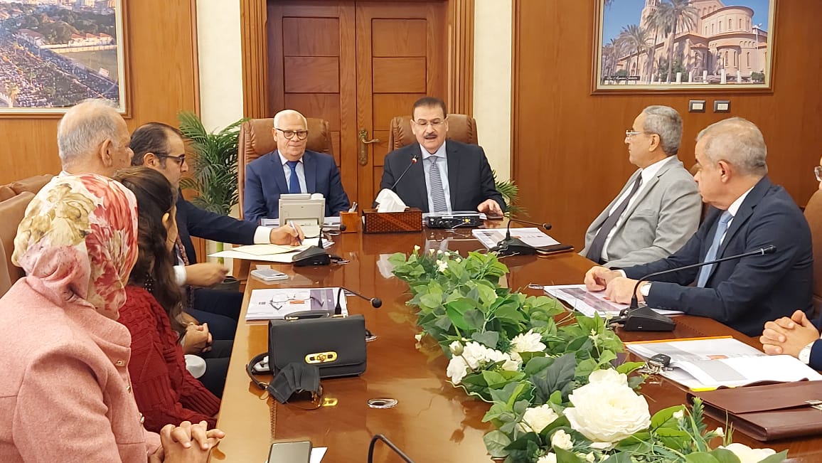 محافظ بورسعيد يبحث تطوير مدخل بورسعيد الجنوبي