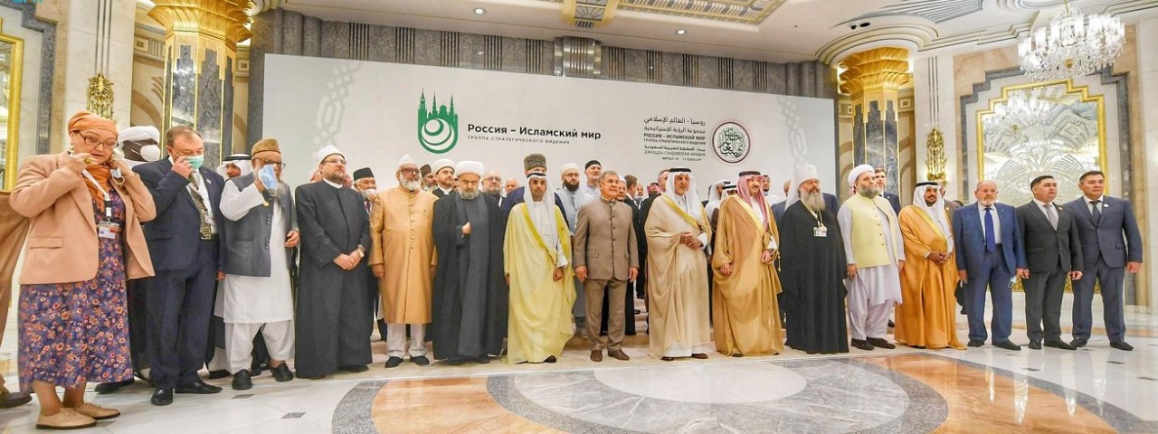 خادم الحرمين الشريفين: الاجتماع الاستراتيجي بين العالم الإسلامي وروسيا يعزز الأمن والاستقرار الإقليمي والدولي