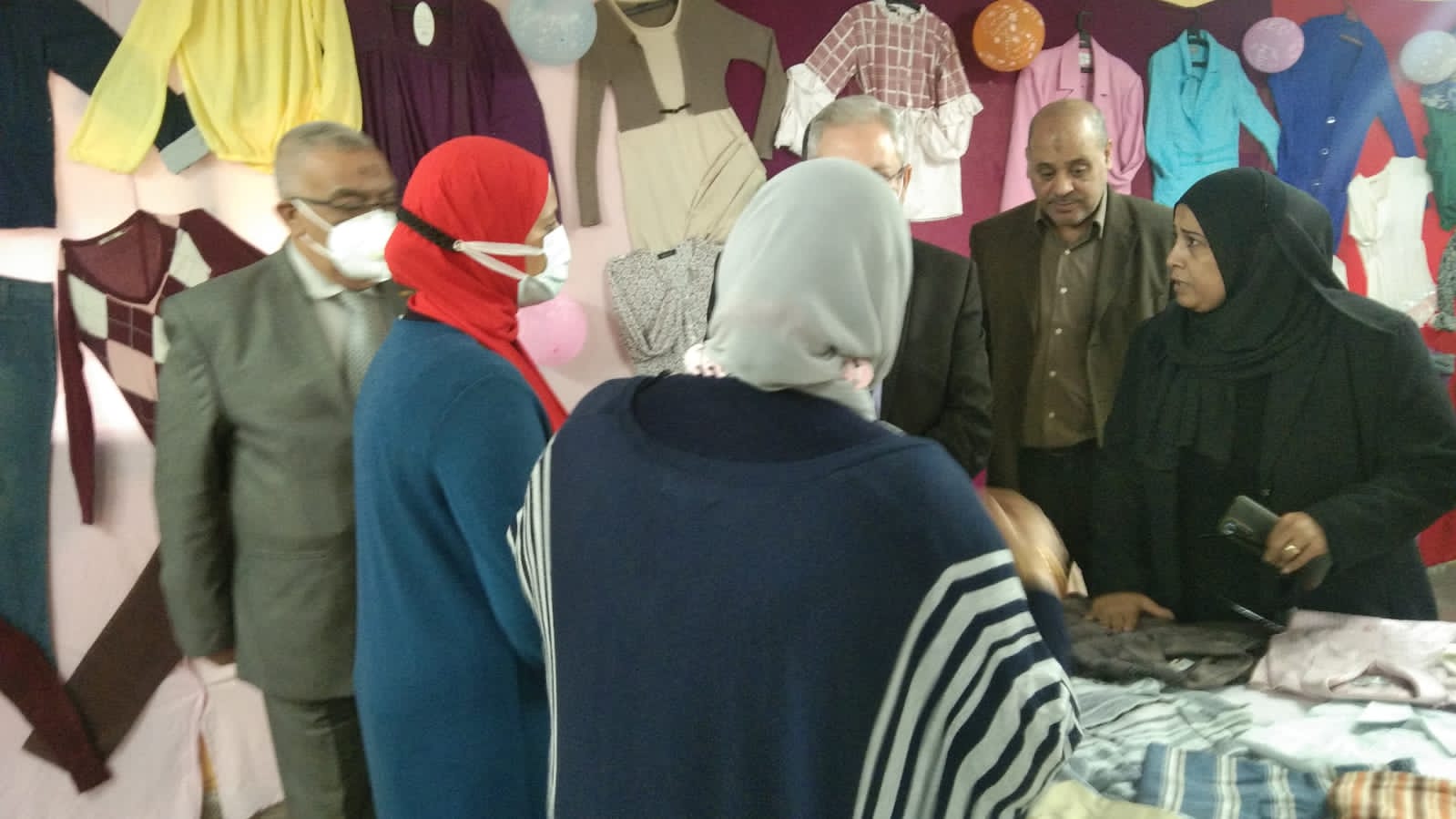 جامعة_حلوان تنظم "معرض ملابس لطالبات المدينة الجامعية