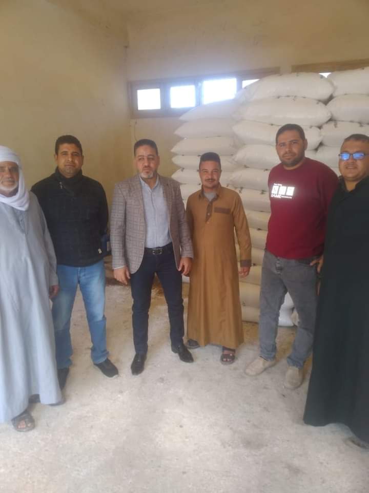 تكاتف قطاع الزراعه بالفيوم لتوفير الأسمدة للمزارعين بمخازن الجمعيات