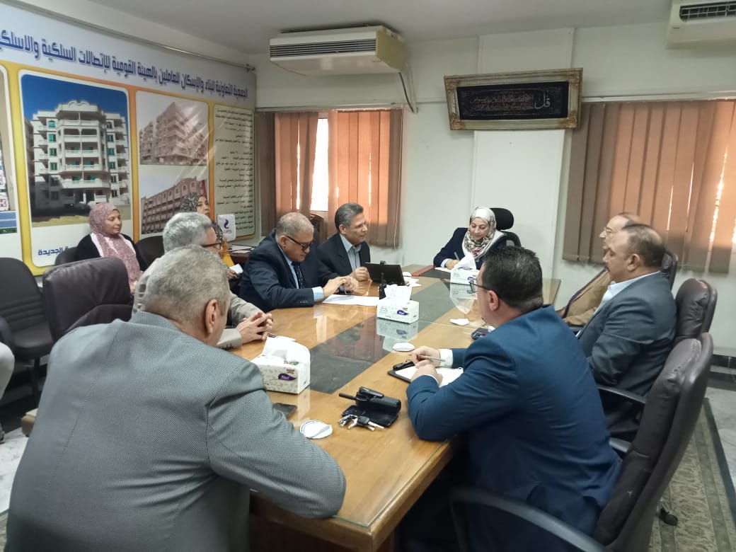 نائب المنطقة الجنوبية تترأس اجتماع بمقر جمعية اللاسلكى للوقوف على اخر المستجدات وتذليل اى عقبات