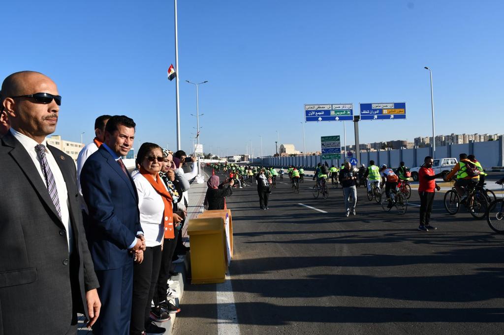 وزير الرياضة يطلق فعاليات ماراثون دراجات بمحور شينزو آبي