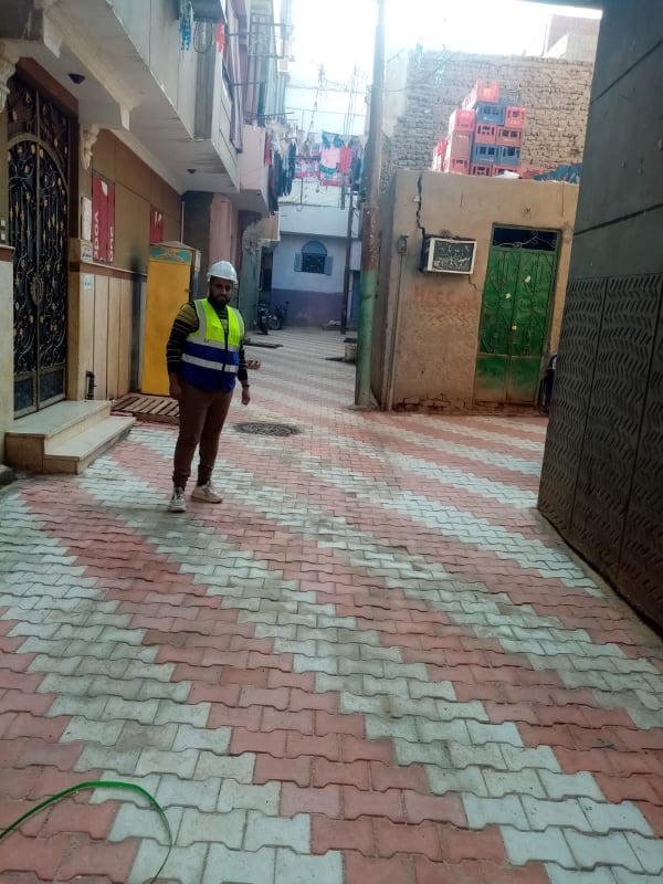 محافظ أسيوط: استكمال تركيب بلاط الانترلوك بالشوارع الضيقة بحي غرب كبديل للرصف ضمن خطة المحافظة للتجميل