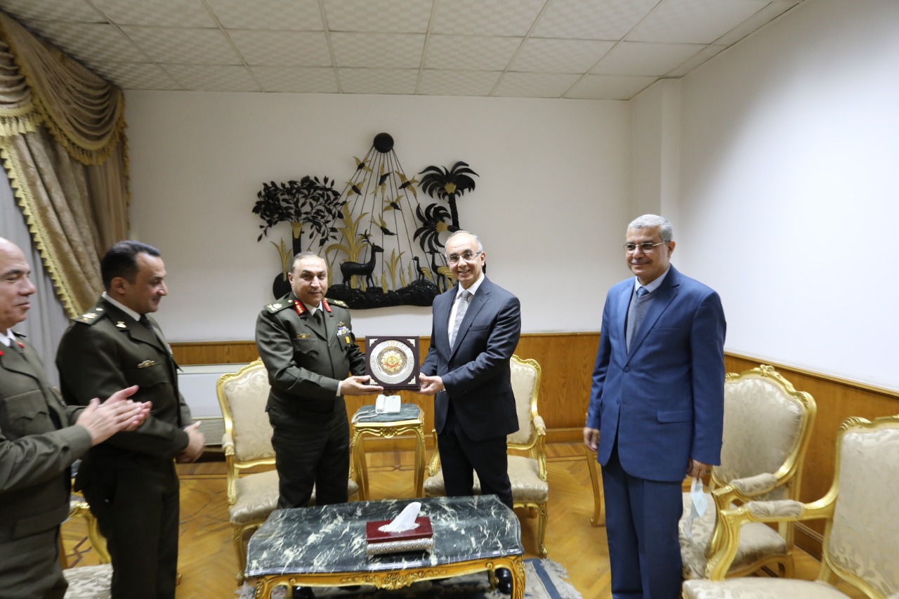 توقيع اتفاق للتعاون والتكامل بين جامعه الزقازيق وأكاديمية ناصر العسكريه