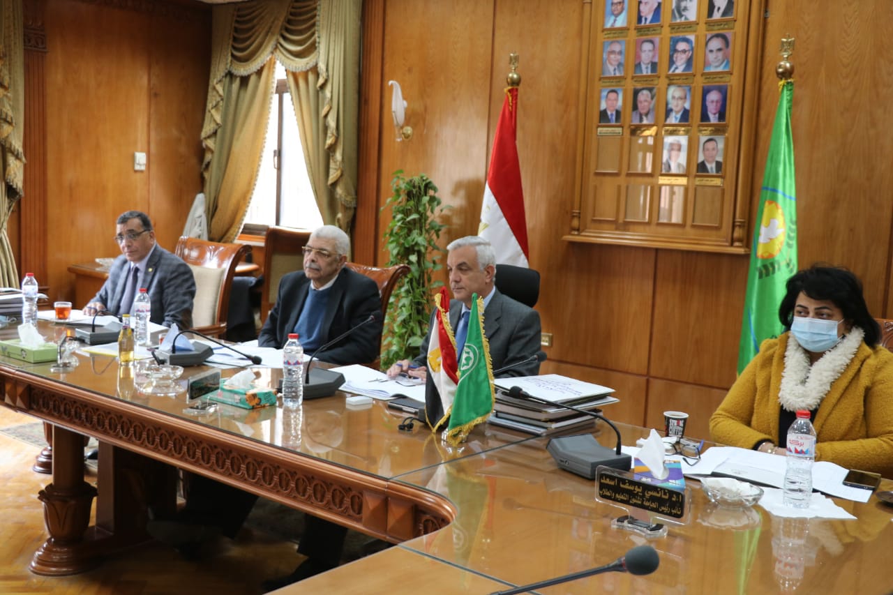 لجنة إجراء مقابلات للمتقدمين لوظائف قيادية بجامعة المنوفية تبدأ أعمالها اليوم برئاسة مبارك