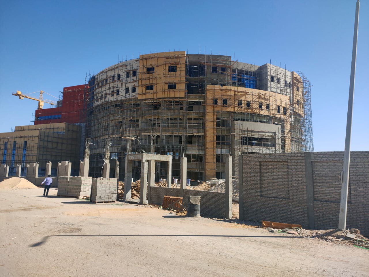" الفقي " يتابع الموقف التنفيذي لمشروع إنشاء مستشفى الأطفال " شفا الأورمان " بمدينة سوهاج الجديدة 