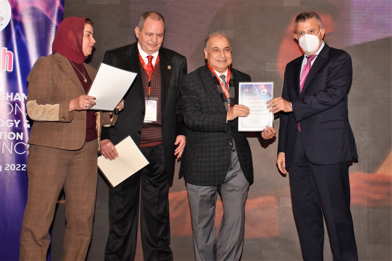 رئيس جامعة عين شمس يشهد ختام المؤتمر السنوي السادس عشر لقسم الطب الطبيعي و الروماتيزم والتأهيل .