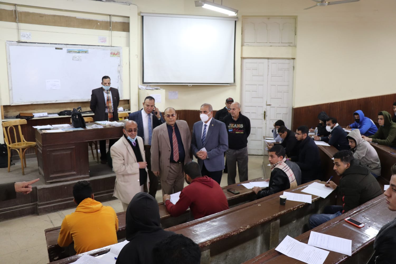 رئيس جامعة الأزهر يتفقد لجان امتحانات الفصل الدراسي الأول بقطاع كليات الدراسة