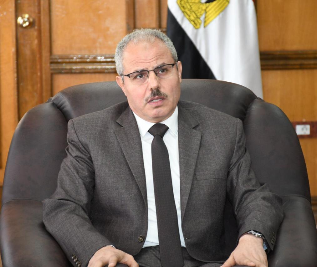 رئيس جامعة قناة السويس يثمن جهود القوات المسلحة في ضرب العناصر الإرهابية بشمال سيناء