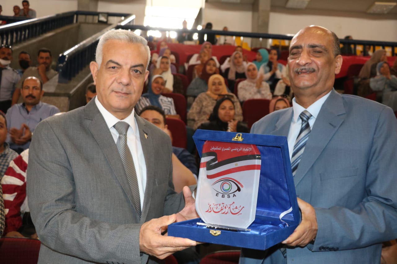 القبض على عاطل يقوم بخطف هواتف المحمول بالبساتين