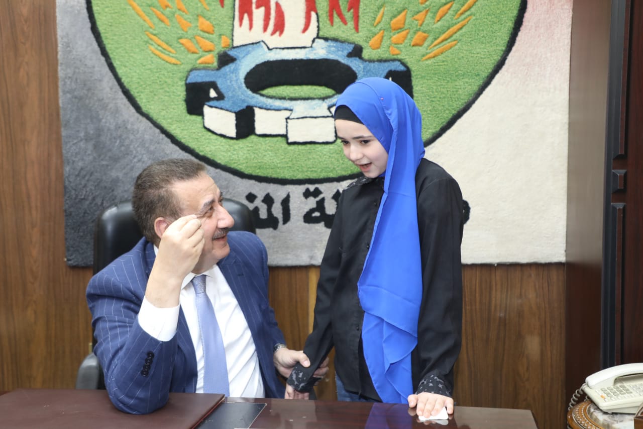 خلال لقائه اليومى بالمواطنين محافظ المنوفية يفحص شكاوى المواطنين ويكلف المختصين بإجراءات فورية
