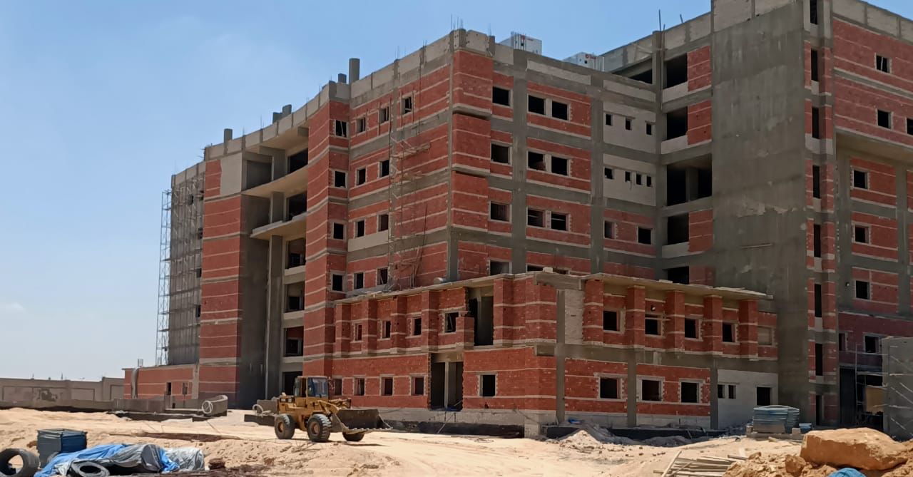 وزير الإسكان : تَقدم الأعمال بمشروع مستشفي سعة 220 سريرا بمدينة العبور