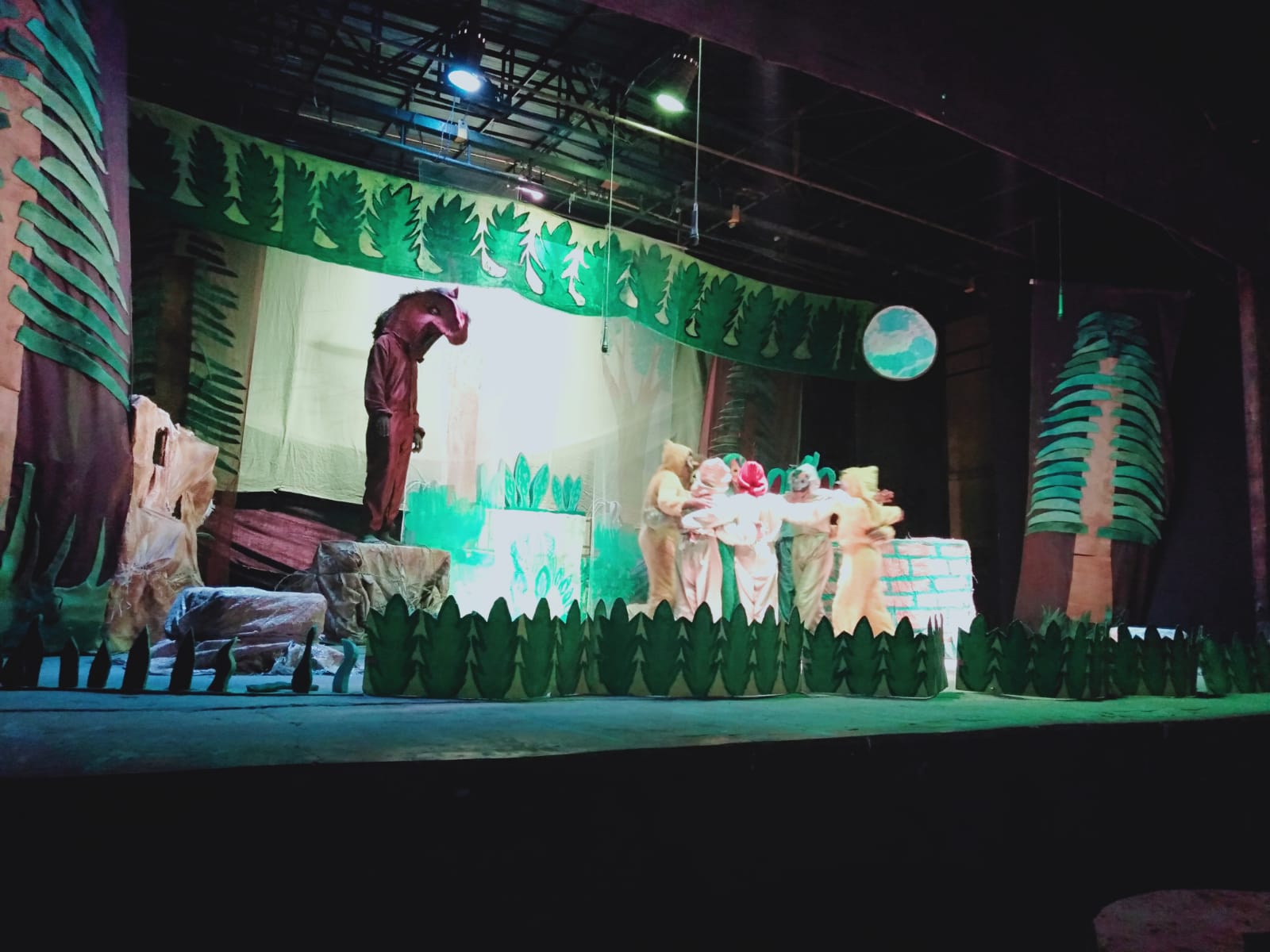 عرض "غابة الطيبين" على مسرح قصر  ثقافة كوم امبو