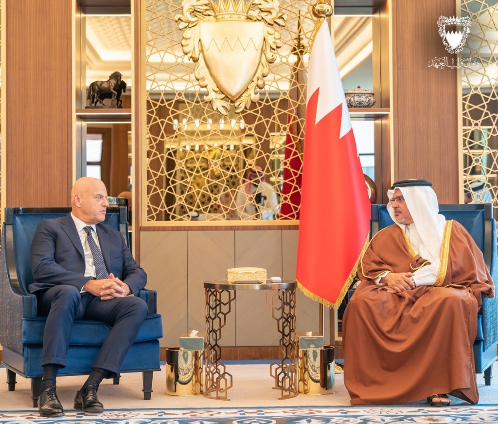 الرئيس التنفيذي لـ"إيني" يلتقي رئيس وزراء البحرين