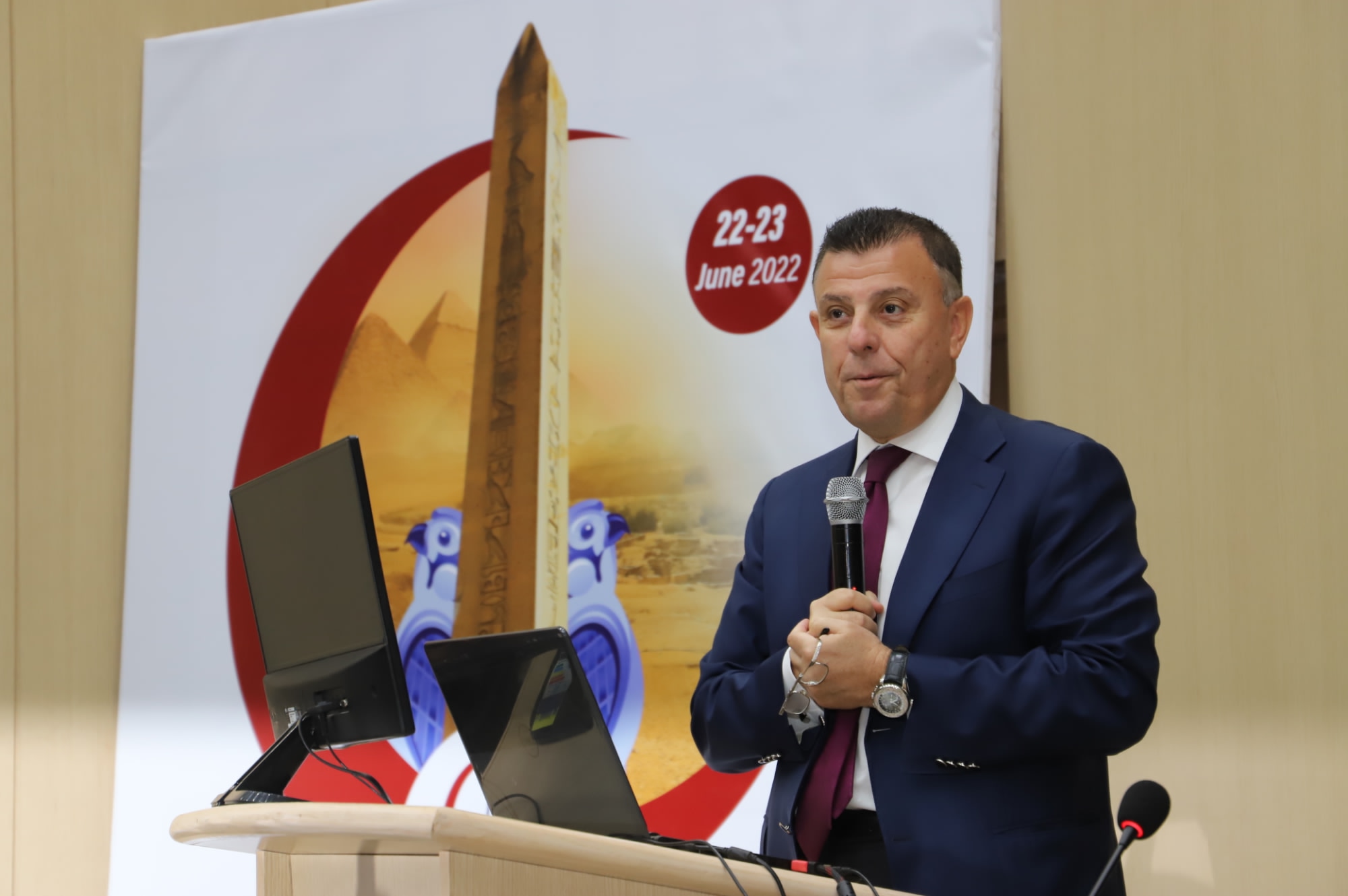 رئيس جامعة عين شمس يفتتح المؤتمر العلمي الأول لقسم الجراحة بطب عين شمس