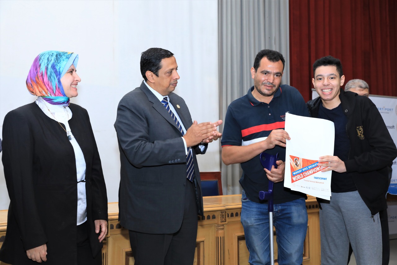 "التعليم" تعلن أسماء الطلاب الفائزين فى مسابقة  تطبيقات مايكروسوفت العالمية والمؤهلين لتمثيل مصر فى المسابقة العالمية بالولايات المتحدة الأمريكية